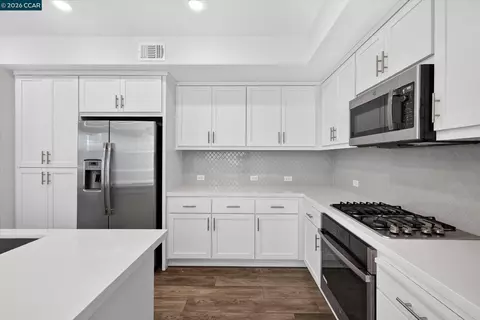 Kitchen - 5830 Midnight Pl #D, Dublin, CA 94568 photo 5 of 8
