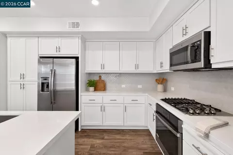 Kitchen - 5830 Midnight Pl #D, Dublin, CA 94568 photo 4 of 8