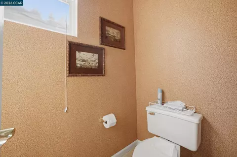 Bath - 2509 Marshfield Rd, Vallejo, CA 94591 photo 2 of 8