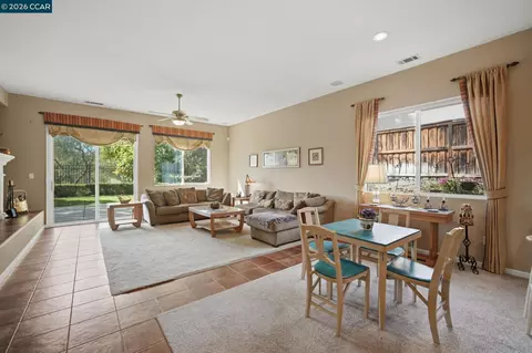Living - 2509 Marshfield Rd, Vallejo, CA 94591 photo 10 of 10
