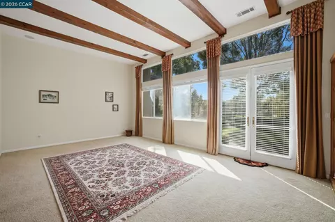 Living - 2509 Marshfield Rd, Vallejo, CA 94591 photo 4 of 10