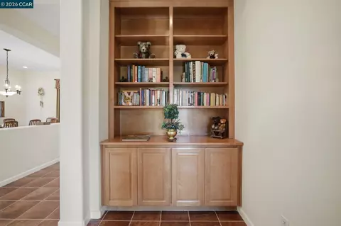 Entry Way - 2509 Marshfield Rd, Vallejo, CA 94591 photo 4 of 7