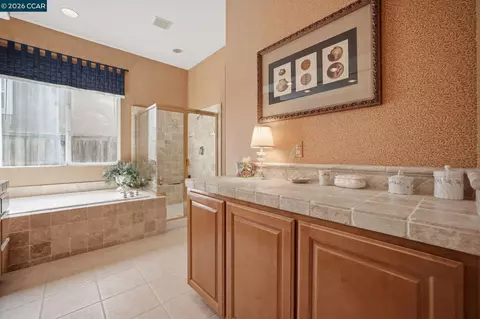 Bath - 2509 Marshfield Rd, Vallejo, CA 94591 photo 6 of 8