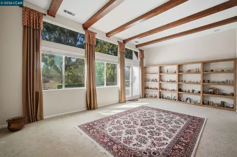 Living - 2509 Marshfield Rd, Vallejo, CA 94591 photo 2 of 10