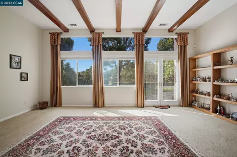 Living - 2509 Marshfield Rd, Vallejo, CA 94591 photo 3 of 10