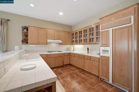 Kitchen - 2509 Marshfield Rd, Vallejo, CA 94591 photo 2 of 4
