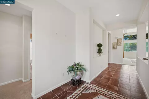 Entry Way - 2509 Marshfield Rd, Vallejo, CA 94591 photo 2 of 7