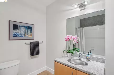 Bath - 201 4th St #406, Oakland, CA 94607 photo 5 of 5