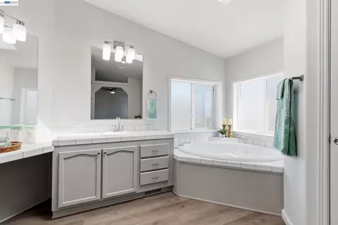 Bath - 4437 W Grayson, Modesto, CA 95358 photo 3 of 4