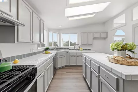 Kitchen - 4437 W Grayson, Modesto, CA 95358 photo 3 of 4