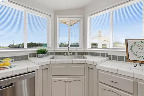 Kitchen - 4437 W Grayson, Modesto, CA 95358 photo 4 of 4