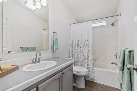 Bath - 4437 W Grayson, Modesto, CA 95358 photo 4 of 4