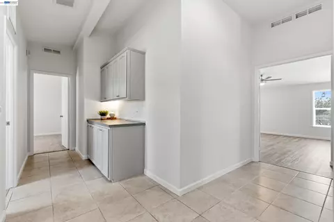Entry Way - 4437 W Grayson, Modesto, CA 95358 photo 2 of 3