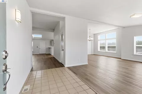Entry Way - 4437 W Grayson, Modesto, CA 95358 photo 1 of 3