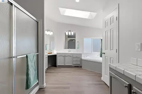 Bath - 4437 W Grayson, Modesto, CA 95358 photo 2 of 4