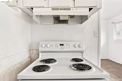 Kitchen - 207 Holly St, Vallejo, CA 94589 photo 8 of 8