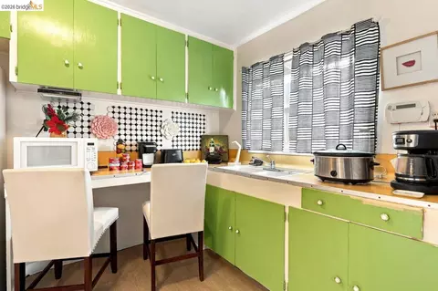Kitchen - 207 Holly St, Vallejo, CA 94589 photo 3 of 8