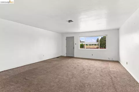 Living - 207 Holly St, Vallejo, CA 94589 photo 6 of 7
