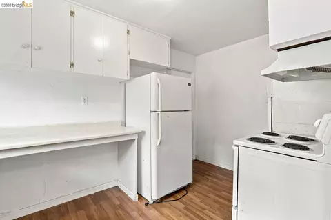 Kitchen - 207 Holly St, Vallejo, CA 94589 photo 5 of 8