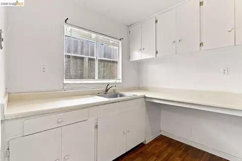 Kitchen - 207 Holly St, Vallejo, CA 94589 photo 6 of 8