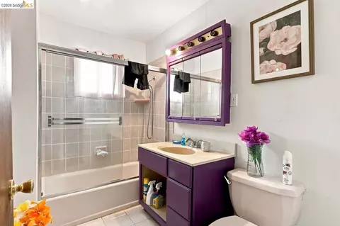 Bath - 207 Holly St, Vallejo, CA 94589 photo 1 of 4