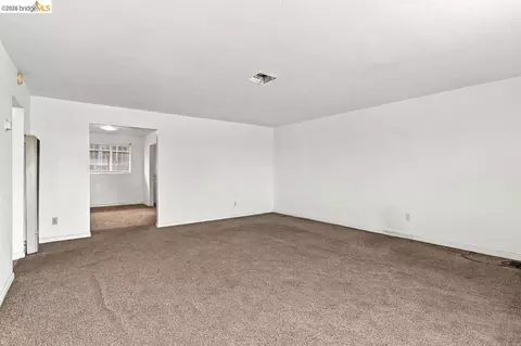 Living - 207 Holly St, Vallejo, CA 94589 photo 7 of 7