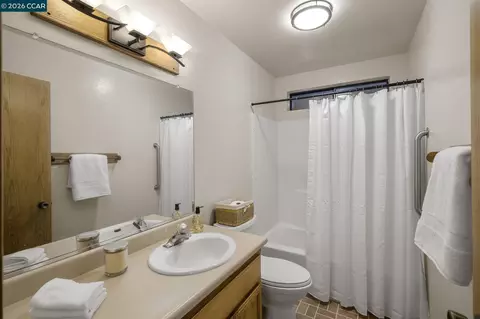 Bath - 5184 Darby Russell Rd, Murphys, CA 95247 photo 3 of 5
