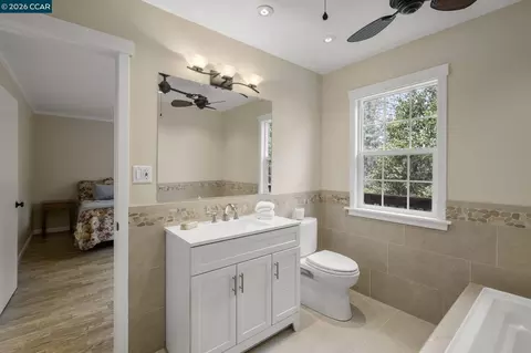 Bath - 5184 Darby Russell Rd, Murphys, CA 95247 photo 2 of 5