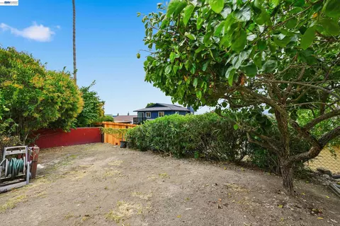 Exterior - 17119 Rolando Ave, Castro Valley, CA 94546 photo 7 of 11