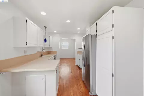 Entry Way - 17119 Rolando Ave, Castro Valley, CA 94546 photo 1 of 3