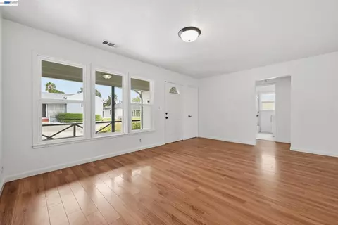 Living - 17119 Rolando Ave, Castro Valley, CA 94546 photo 3 of 6