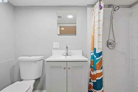 Bath - 17119 Rolando Ave, Castro Valley, CA 94546 photo 3 of 3