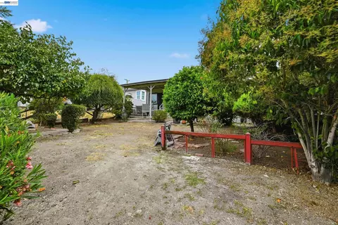 Exterior - 17119 Rolando Ave, Castro Valley, CA 94546 photo 10 of 11