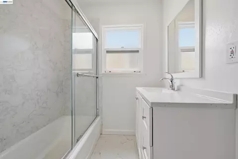 Bath - 17119 Rolando Ave, Castro Valley, CA 94546 photo 2 of 3