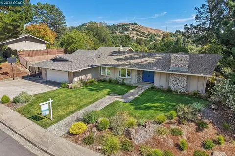445 Kingsford Dr, Moraga, CA 94556