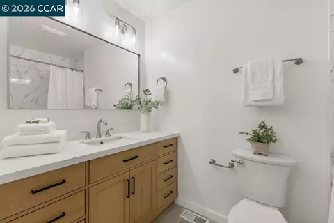 Bath - 8798 Augusta Ct, Dublin, CA 94568 photo 4 of 6