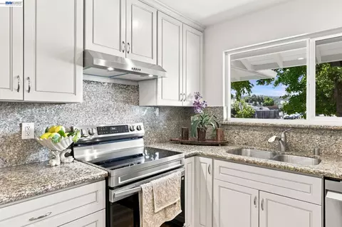 Kitchen - 6963 Portage Rd, Dublin, CA 94568 photo 3 of 6