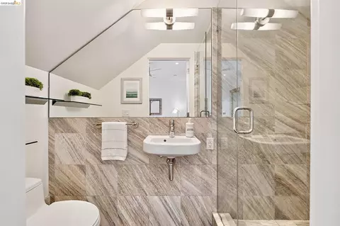 Bath - 2211 5th St #B, Berkeley, CA 94710 photo 1 of 3