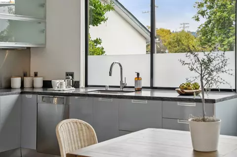 Kitchen - 2211 5th St #B, Berkeley, CA 94710 photo 6 of 6