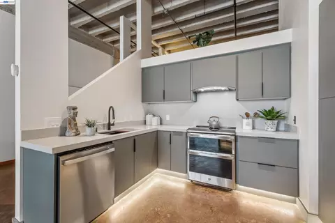Kitchen - 247 Fourth St #405, Oakland, CA 94607 photo 6 of 8