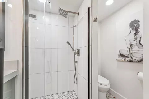 Bath - 247 Fourth St #405, Oakland, CA 94607 photo 3 of 4