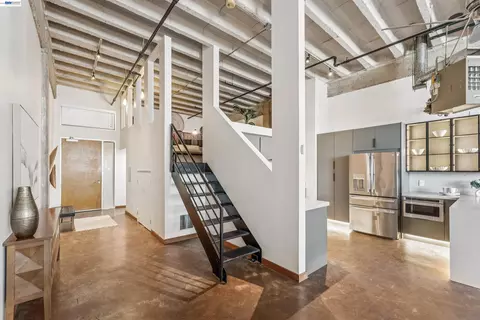 Entry Way - 247 Fourth St #405, Oakland, CA 94607 photo 3 of 5