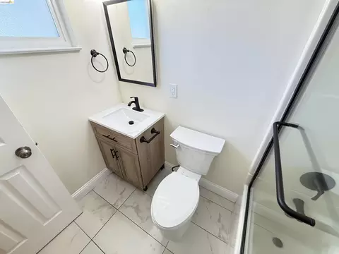 Bath - 8096 Juniper Ave, Newark, CA 94560 photo 2 of 3