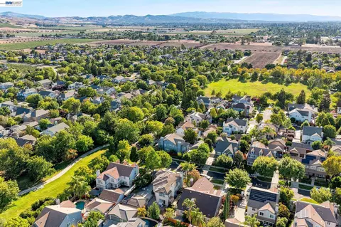 View/Area - 2413 Rees Cir, Livermore, CA 94550 photo 4 of 5