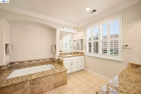 Bath - 2413 Rees Cir, Livermore, CA 94550 photo 3 of 6