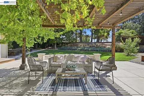 Exterior - 280 Bolla Ave, Alamo, CA 94507 photo 5 of 14