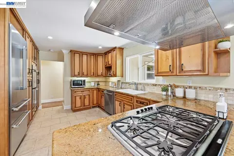 Kitchen - 280 Bolla Ave, Alamo, CA 94507 photo 1 of 3