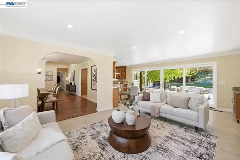 Living - 280 Bolla Ave, Alamo, CA 94507 photo 3 of 5