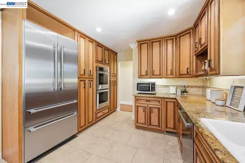 Kitchen - 280 Bolla Ave, Alamo, CA 94507 photo 2 of 3