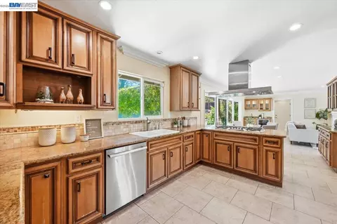 Kitchen - 280 Bolla Ave, Alamo, CA 94507 photo 3 of 3